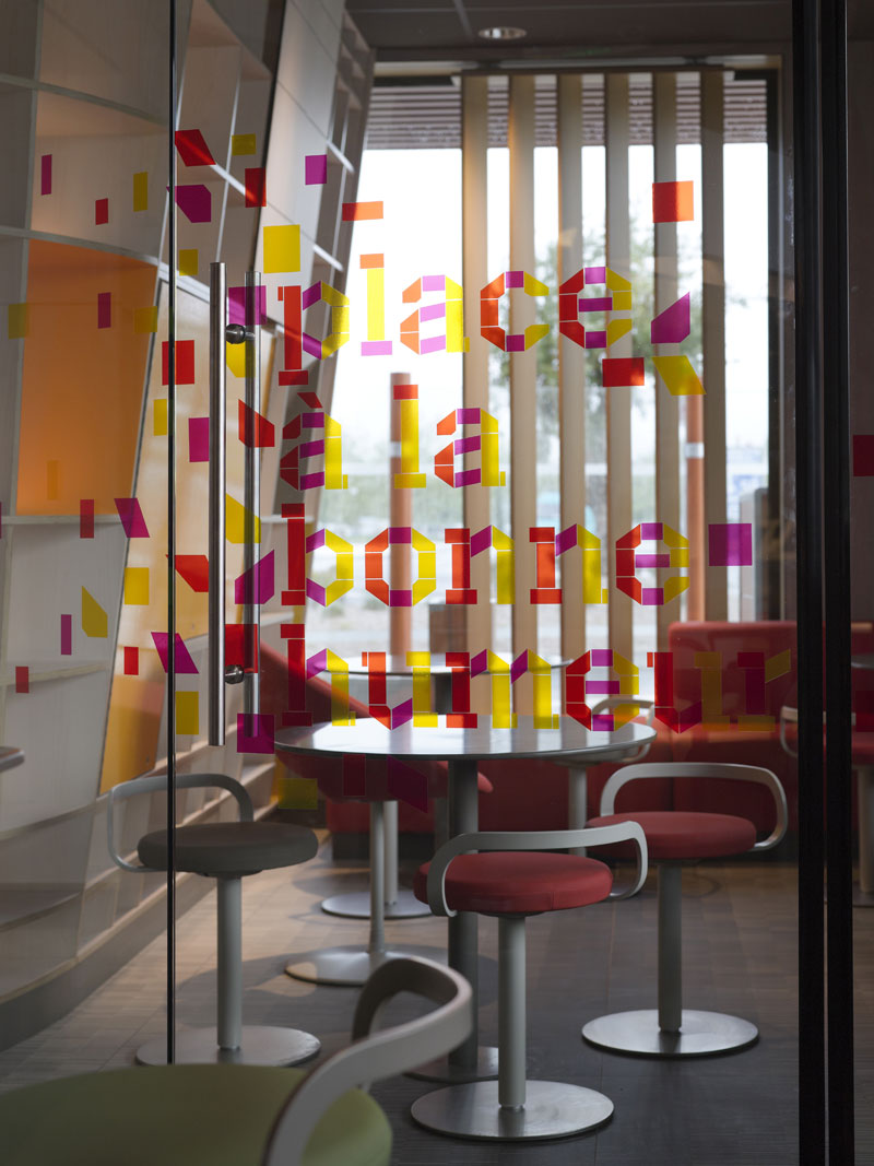 麥當(dāng)勞餐廳家具設(shè)計